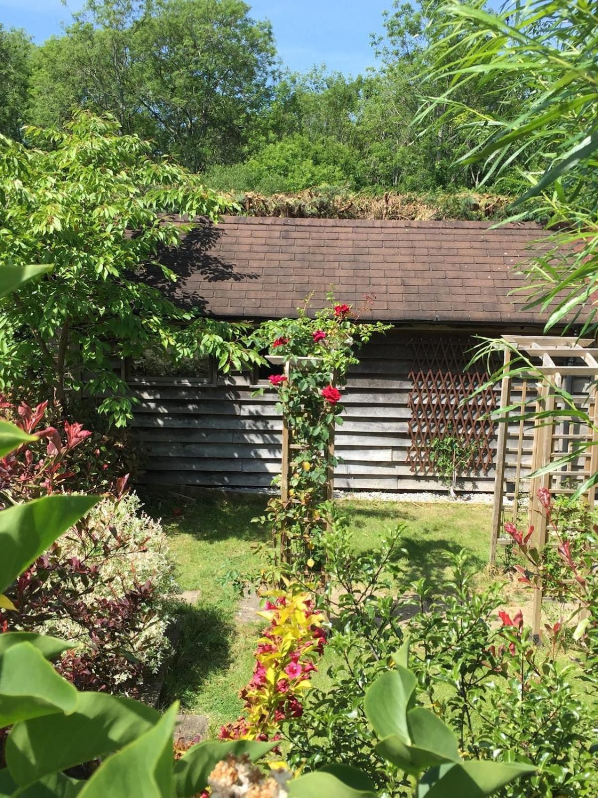 Villa The Tool Shed Nestled In Idyllic Countryside Linchmere Exterior foto